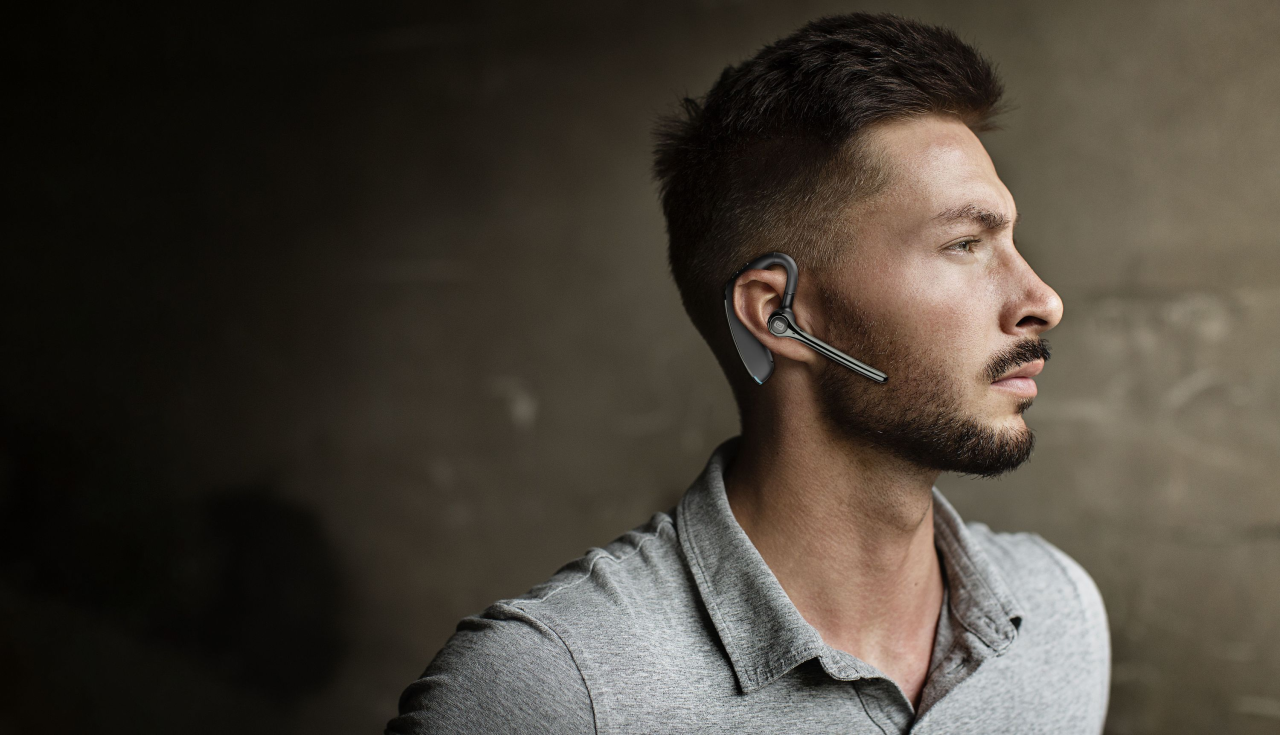 Bluetooth headset Cellularline Fluent s ergonomickým designem, černý