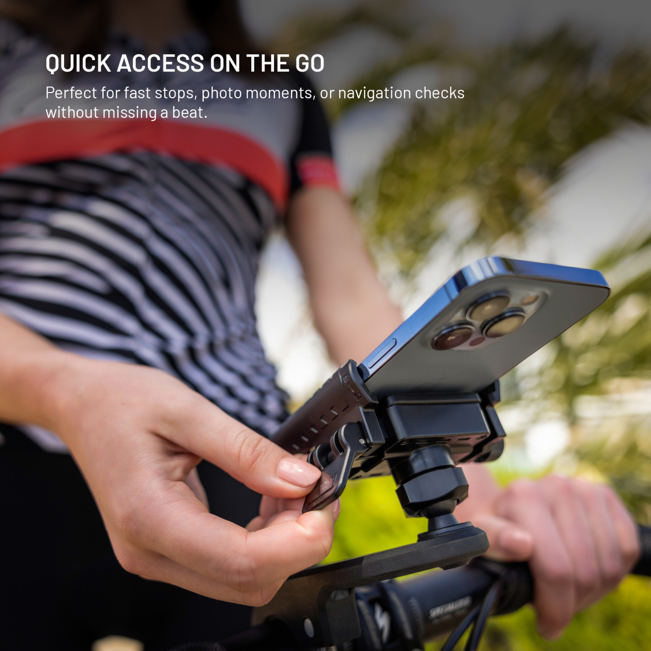 Univerzální držák mobilního telefonu na kolo FIXED Bikee Plus Vista s uchycením na střed řídítek, černý