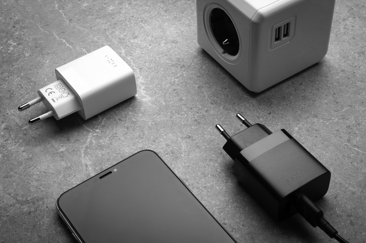 FIXED Set síťové nabíječky s 2xUSB výstupem a USB/micro USB kabelu, 1 metr, 17W Smart Rapid Charge, černá