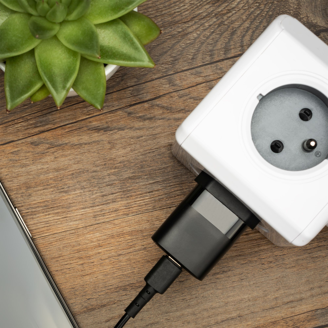 FIXED Set síťové nabíječky Mini s USB-C výstupem a USB-C/USB-C kabelu, podpora PD, 1 metr, 20W, černý