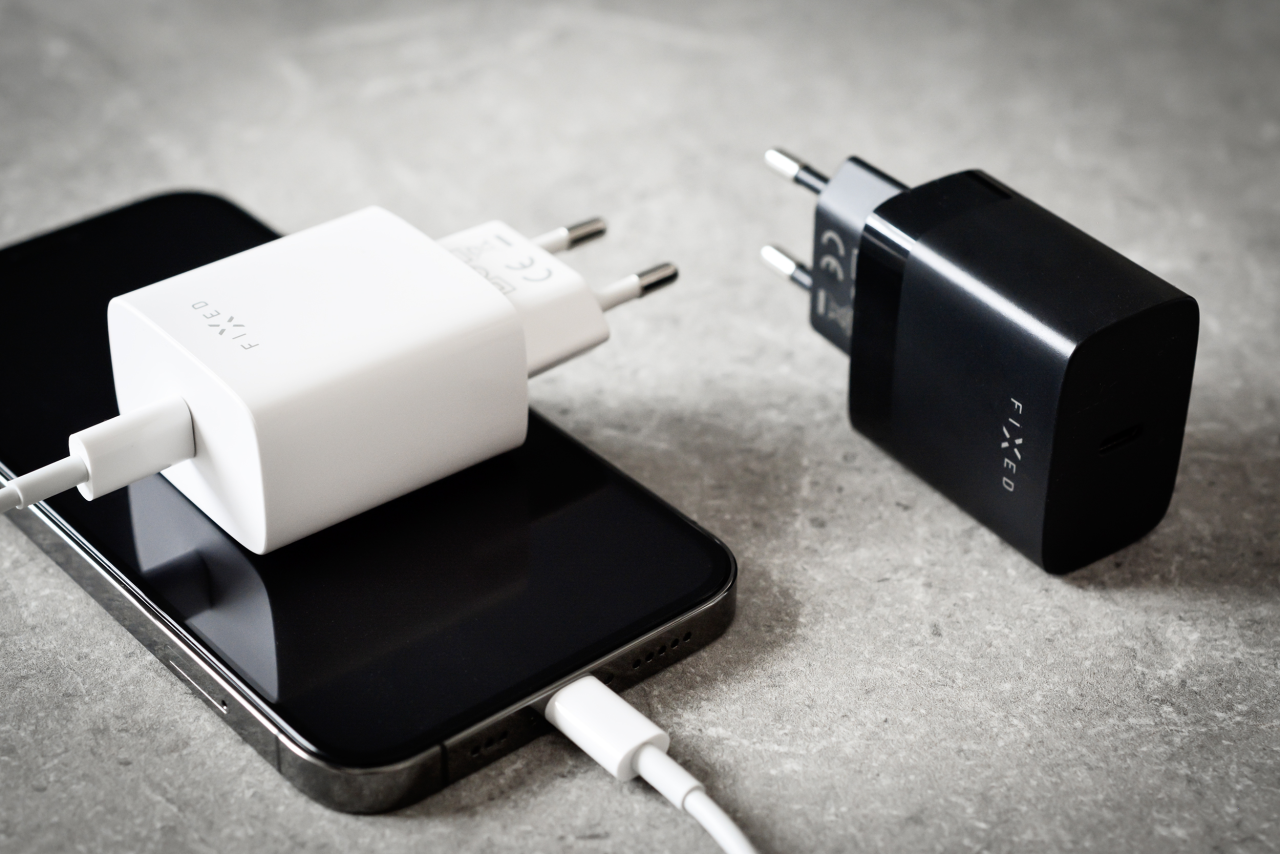 FIXED Síťová nabíječka s USB-C výstupem a podporou PD, 20W, bílá