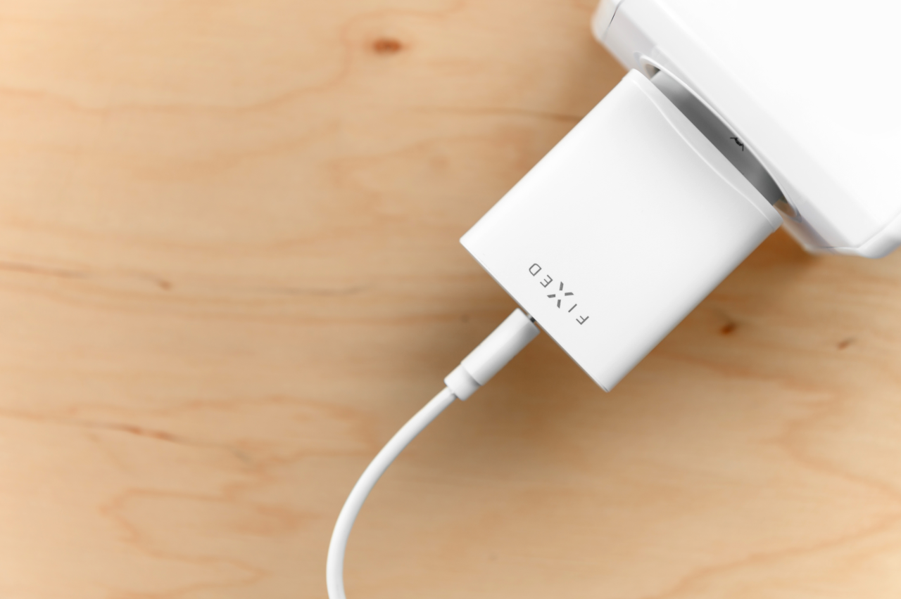 FIXED Síťová nabíječka s USB-C a USB výstupem, podpora PD, 30W, bílá