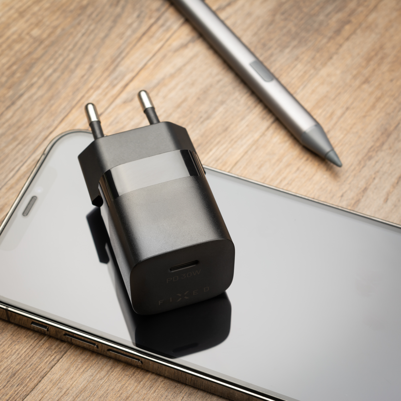 FIXED Set síťové nabíječky Mini s USB-C výstupem a USB-C/USB-C kabelu, podpora PD, 1 metr, 30W, černý