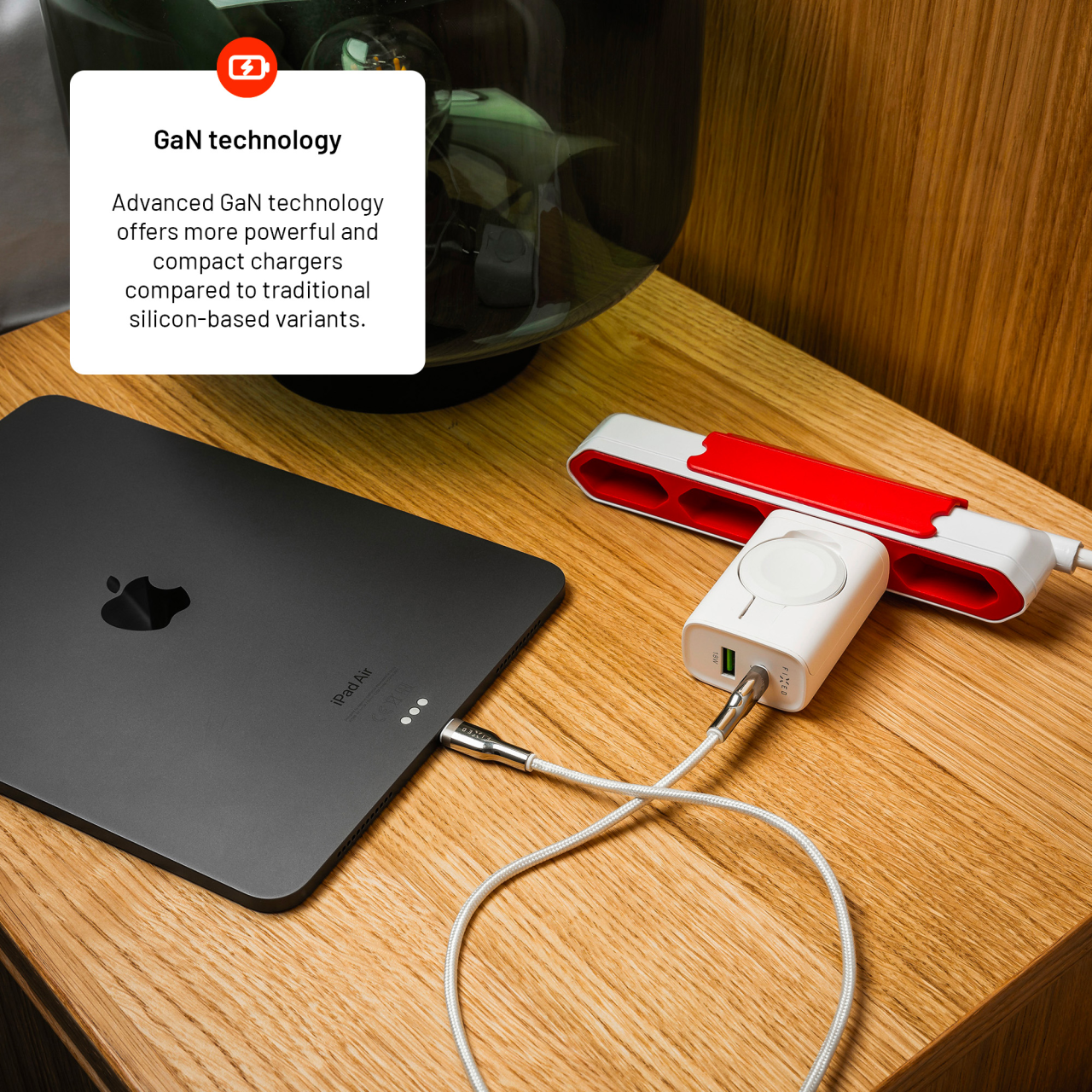 FIXED Síťová nabíječka Power Socket s USB-A a USB-C výstupem a vyklápěcí nabíječkou pro Apple Watch, 33W, bílá