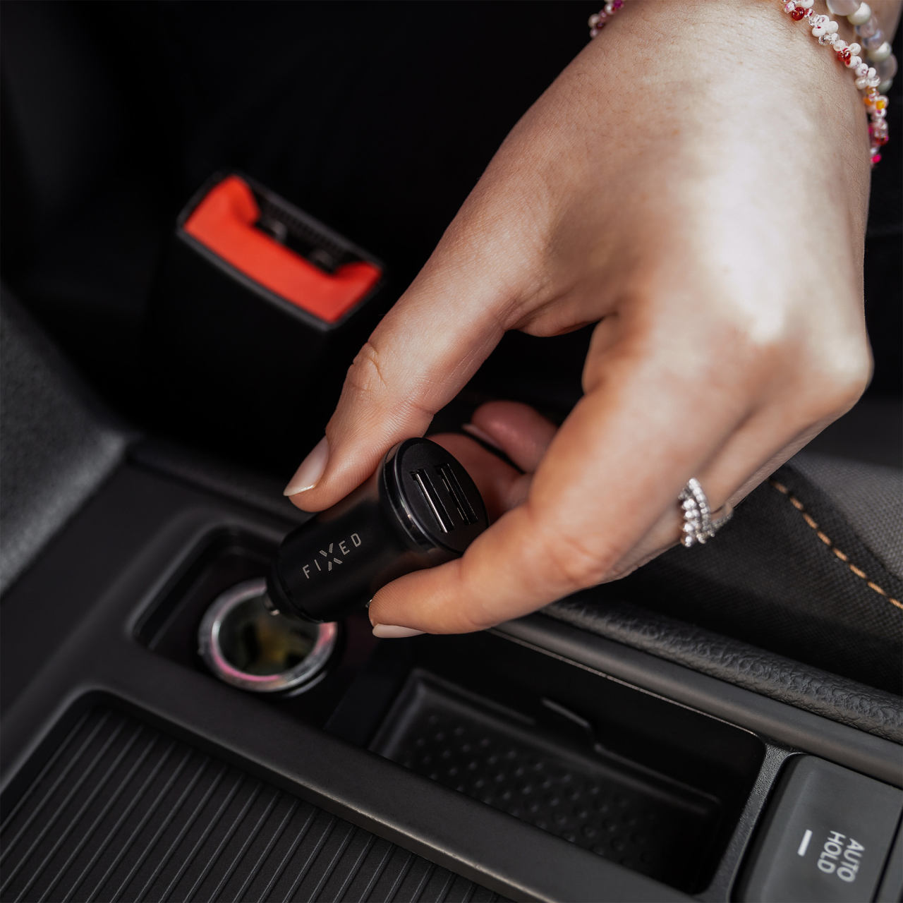 FIXED Autonabíječka s 2xUSB výstupem, 15W Smart Rapid Charge, černá