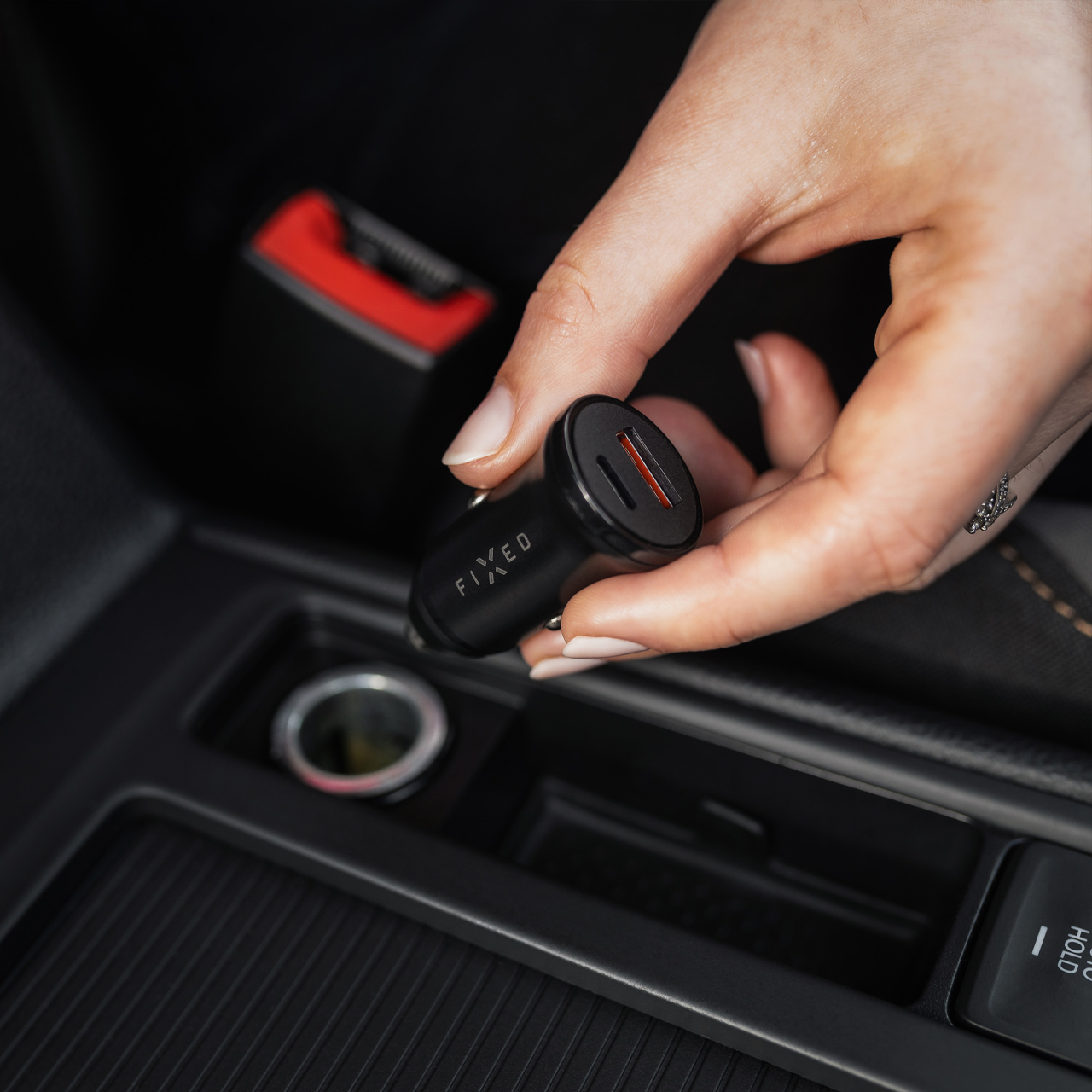 FIXED Autonabíječka s USB-C a USB výstupem a podporou PD, 20W, černá