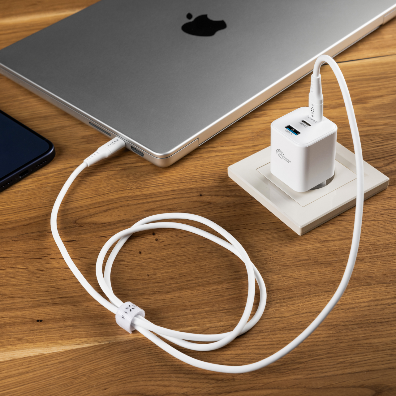 GaN nabíječka do sítě 65W s 2xUSB-C a USB výstupem, podpora PD - Fixed Mini, bílá