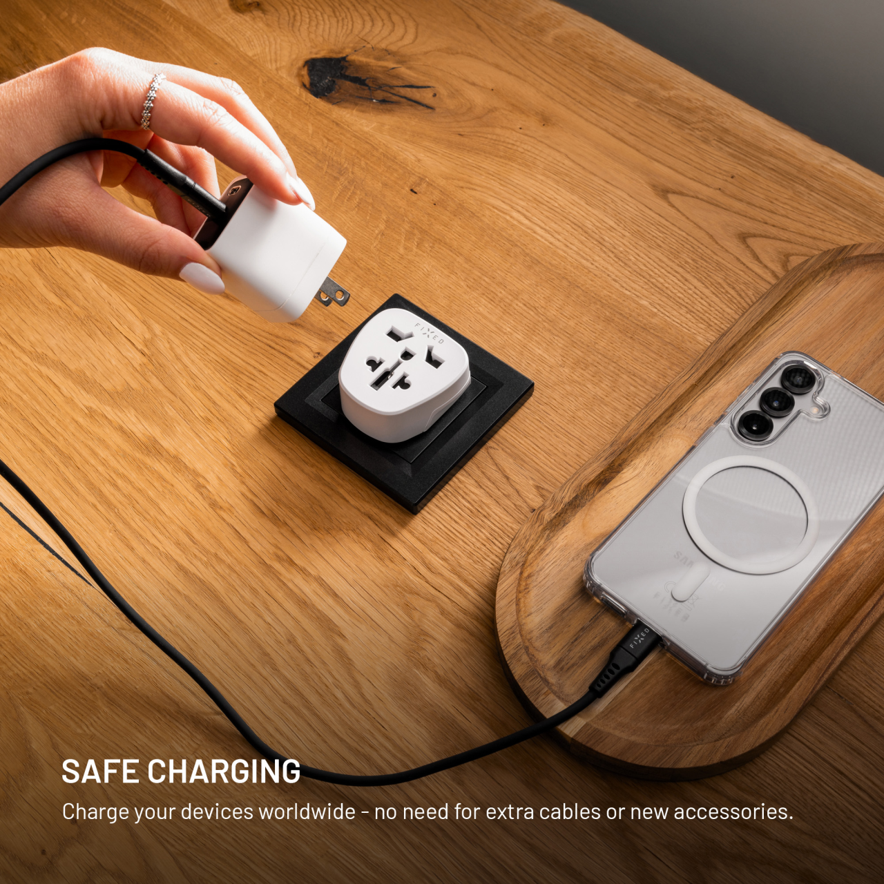 Adaptér FIXED EU Adapter 2 pro zapojení UK, US, AUS nabíječek do EU zásuvek, bílý