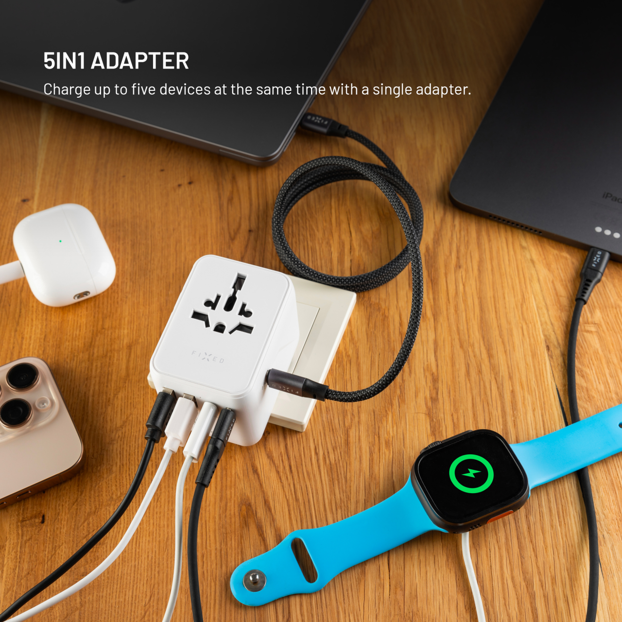 Cestovní adaptér FIXED Voyager 70W pro EU, UK a USA/AUS, s 3xUSB-C a 2xUSB výstupem, GaN, PD 70W, bílý