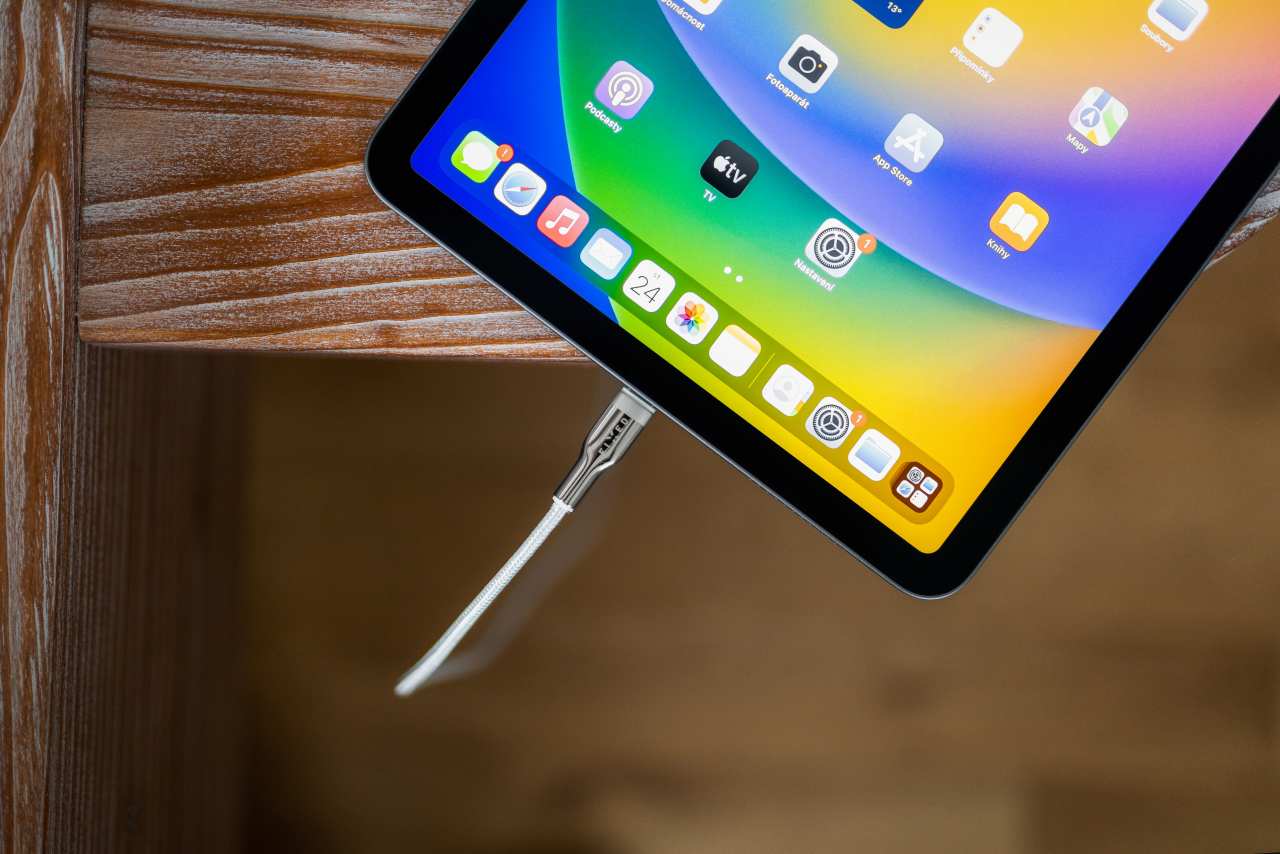 FIXED Nabíjecí a datový opletený kabel s konektory USB-C/Lightning a podporou PD, 1.2 m, MFI, bílý
