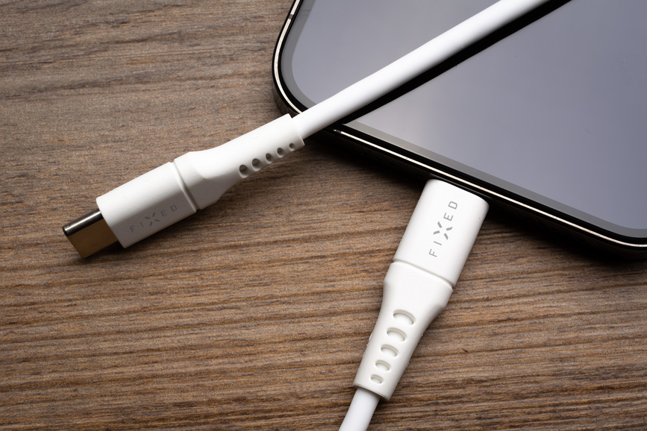 FIXED Dlouhý nabíjecí a datový Liquid silicone kabel s konektory USB-C/USB-C a podporou PD, 2m, USB 2.0, 60W, bílý