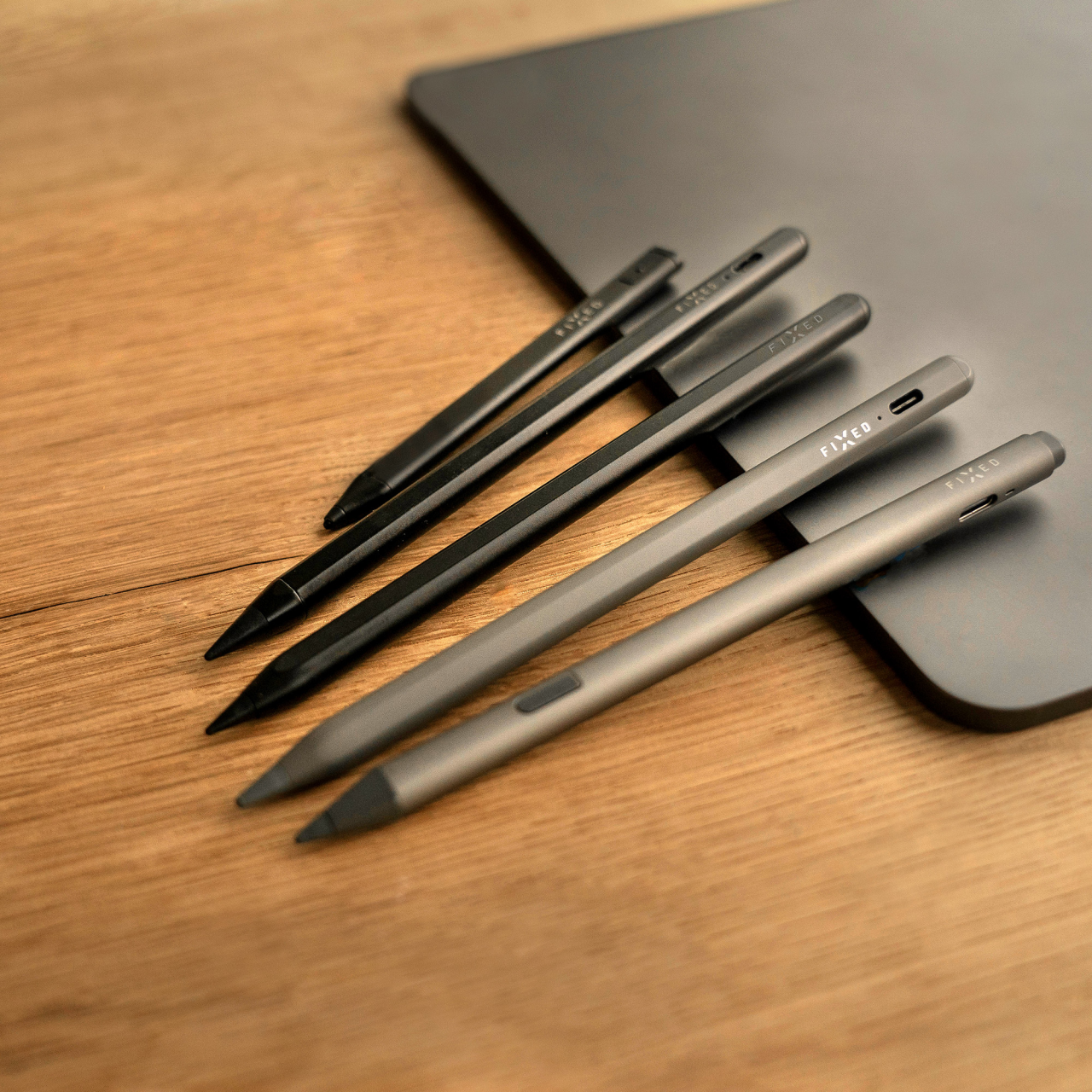 Aktivní stylus s magnety pro kapacitní dotykové displeje - Fixed Graphite Uni, šedý