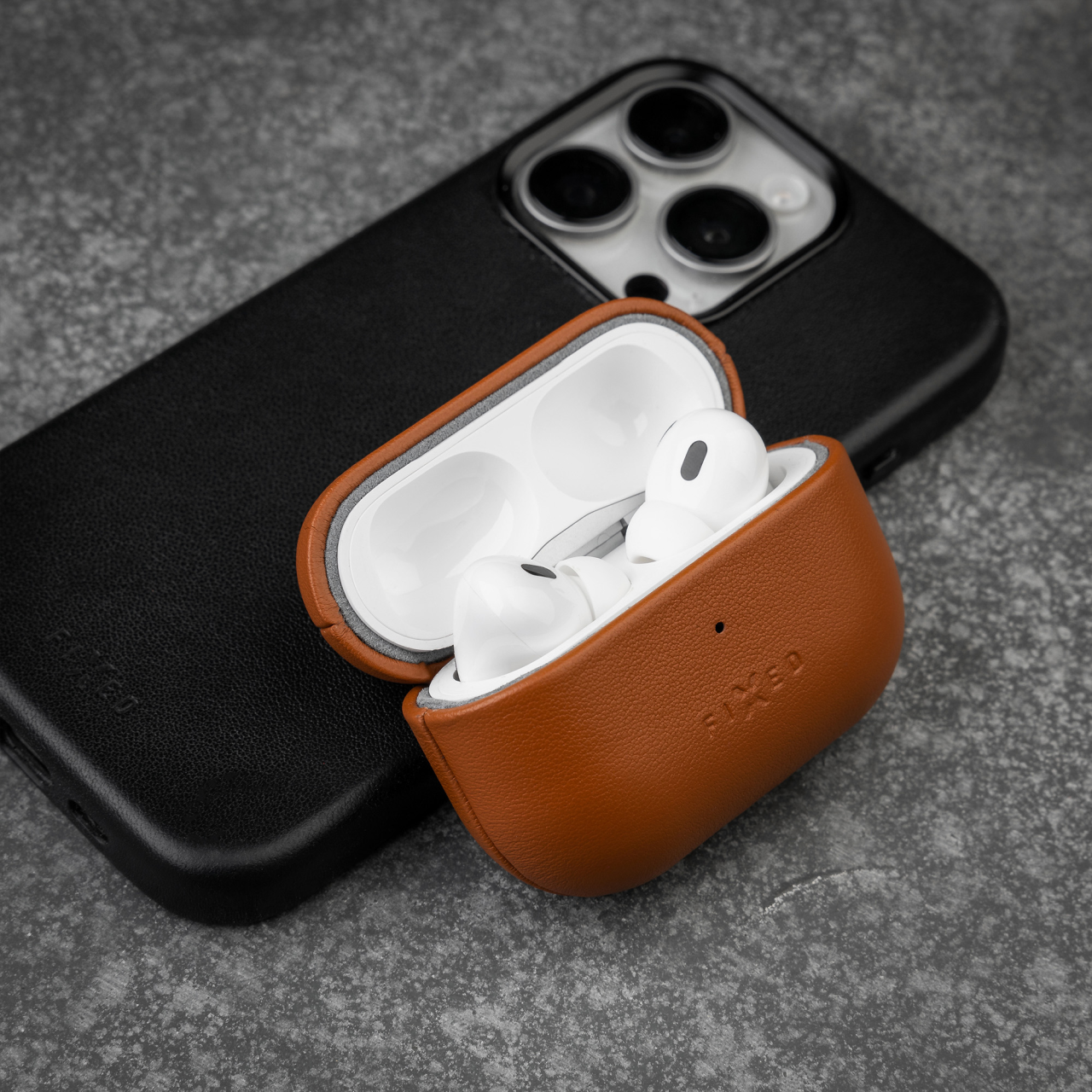 Kožené pouzdro pro Apple AirPods 3 - Fixed PodsLeather, hnědé