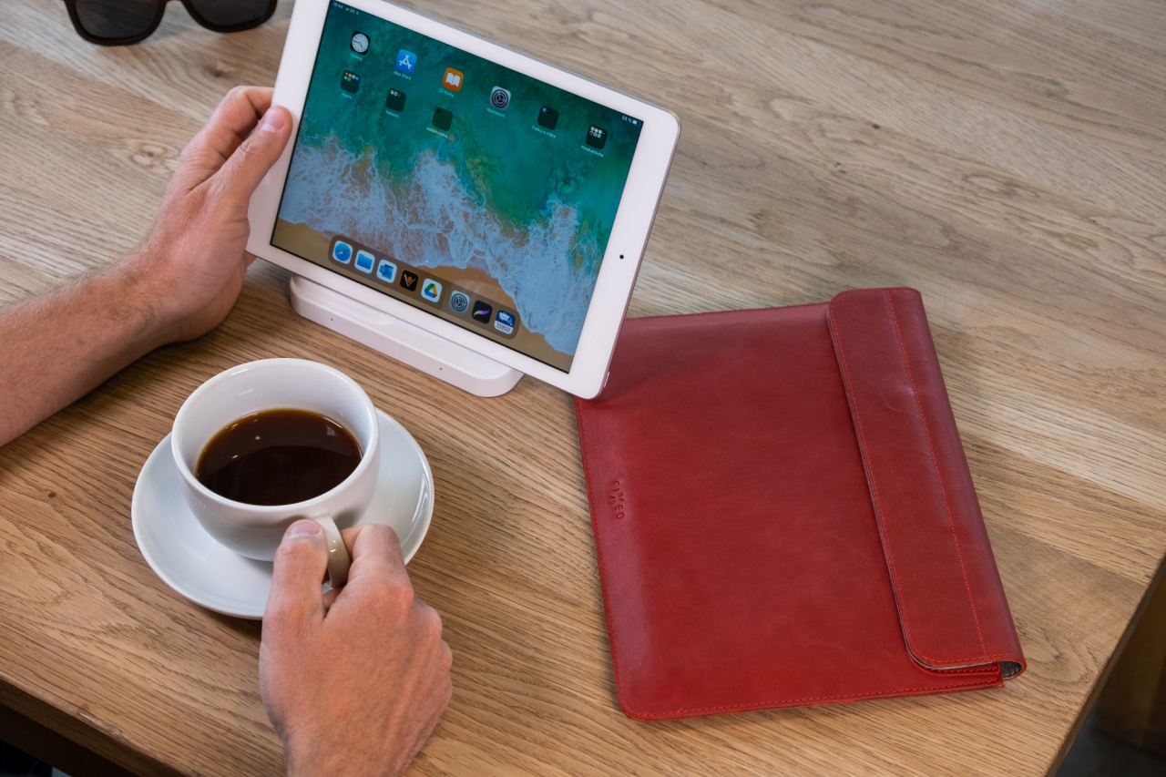 FIXED Kožené pouzdro Oxford pro všechny modely Apple iPad s úhlopříčkou displeje 12,9"-13", červené