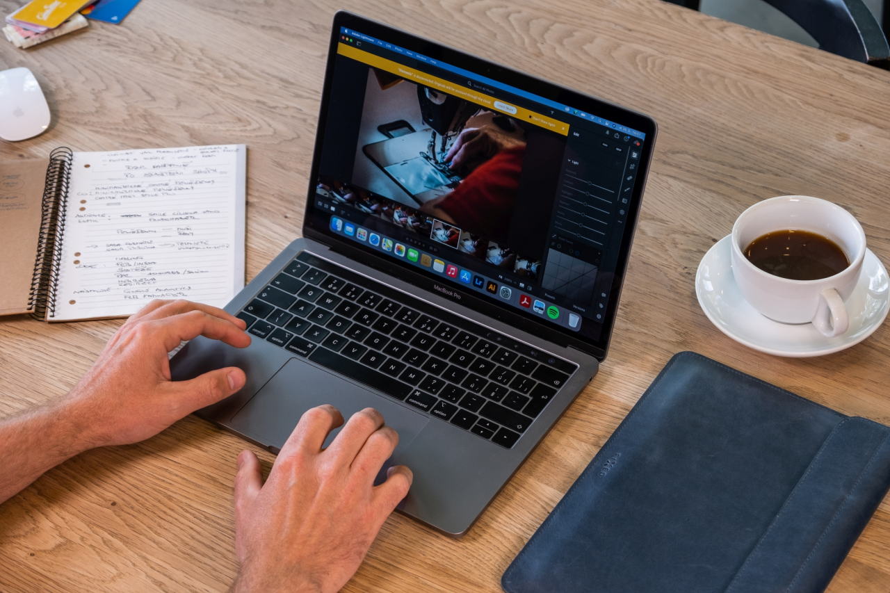 FIXED Kožené pouzdro Oxford pro Apple MacBook 12", modré