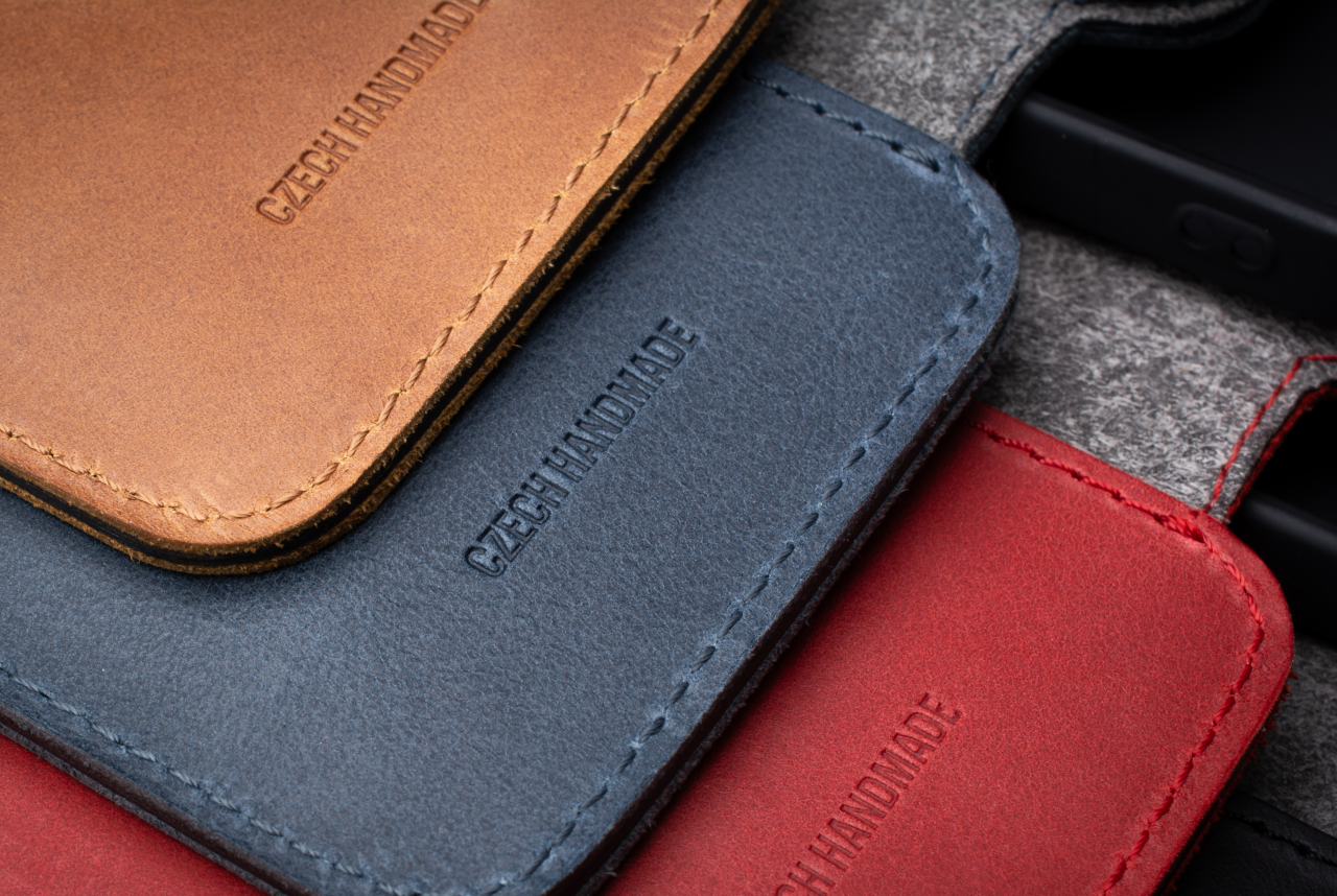 FIXED Kožené pouzdro typu kniha ProFit pro Apple iPhone 15 Pro, černé