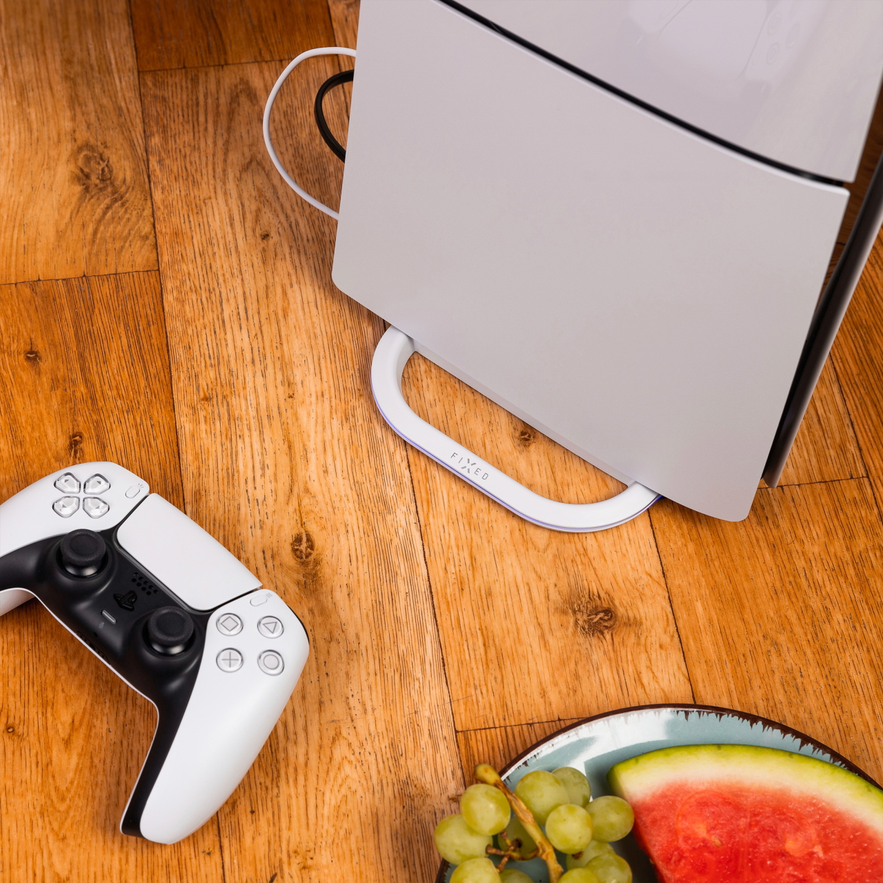 FIXED Stojánek pro PlayStation 5, 5 (Slim) a 5 Pro s RGB LED podsvícením, bílý