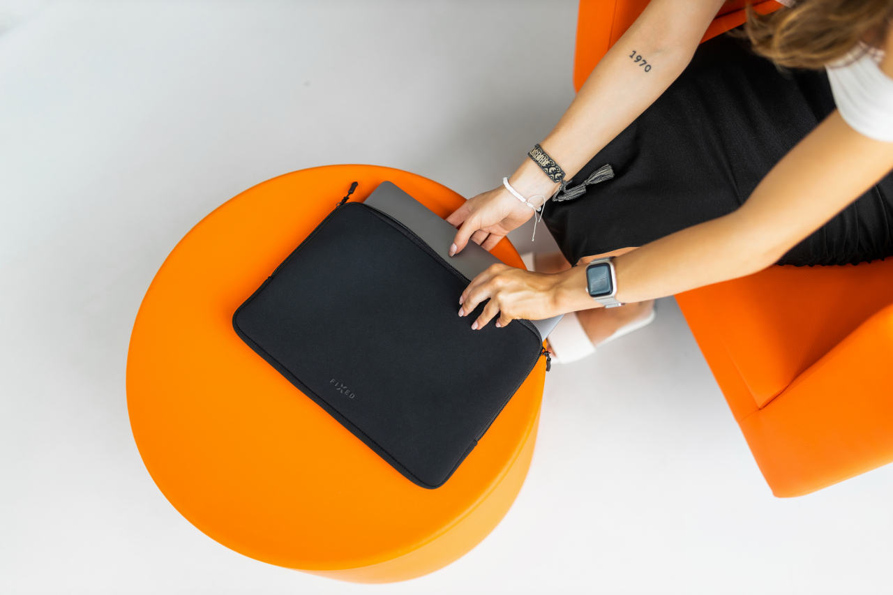 FIXED Neoprenové pouzdro Sleeve pro tablety o úhlopříčce do 11", černé