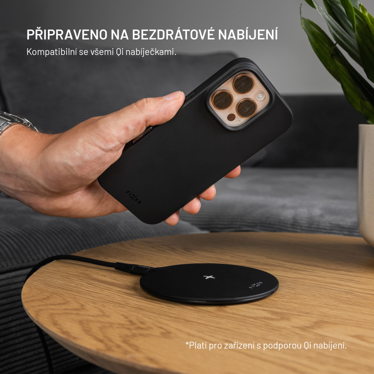 Černý gelový kryt FIXED ReStory iPhone 15