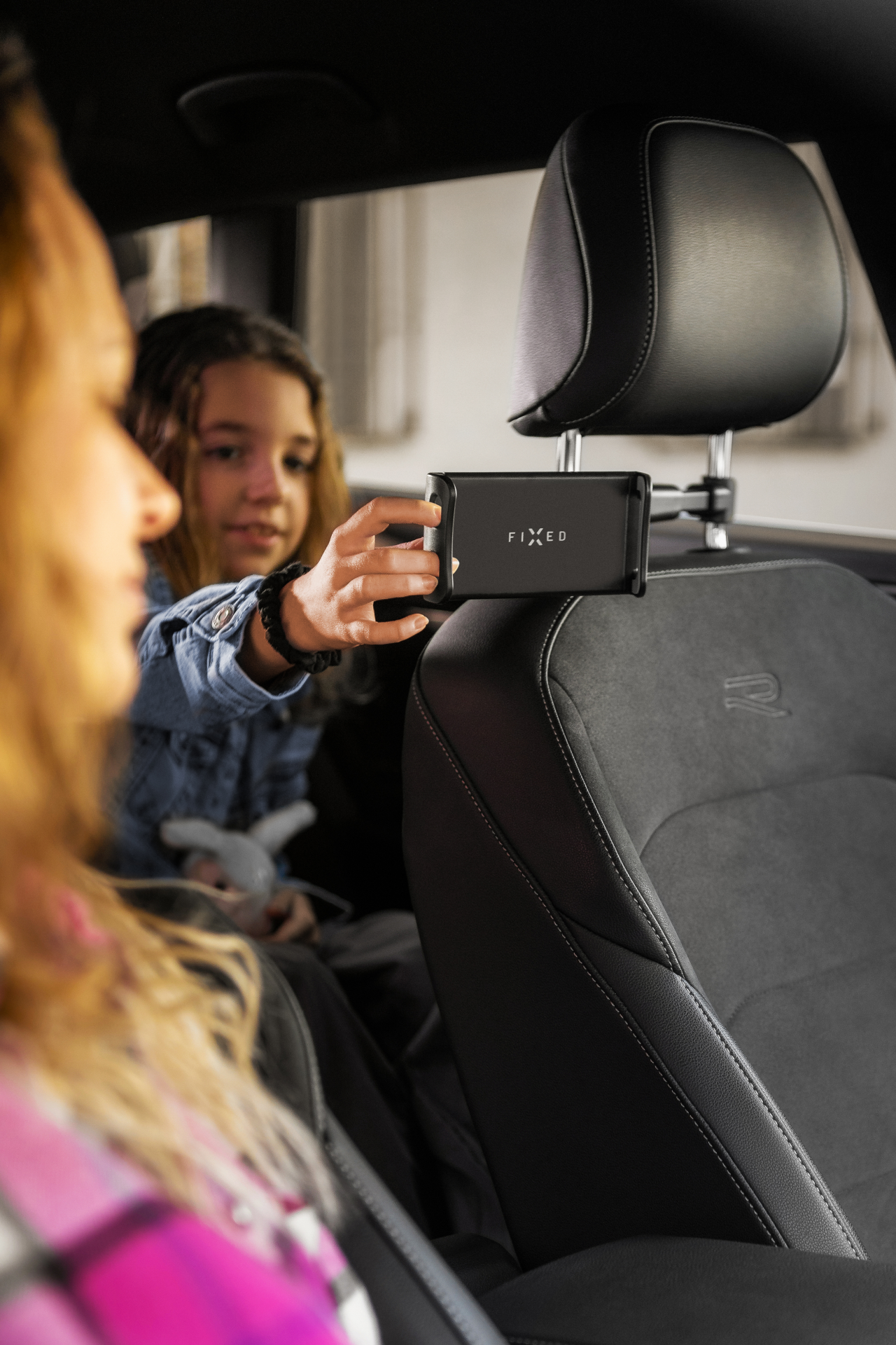 Univerzální držák pro tablety Tab Passenger 2 s uchycením do opěrky hlavy a s nastavitelným ramenem - Fixed, černý