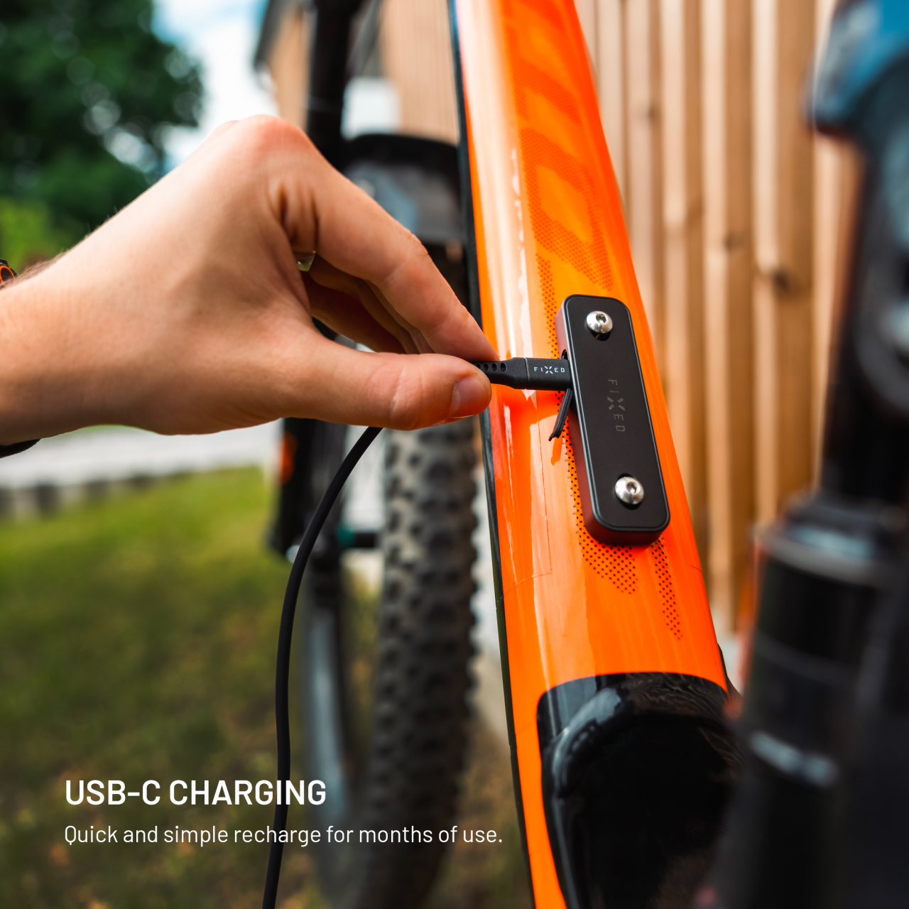 Smart tracker FIXED Tag Bikee s podporou Find My, černý