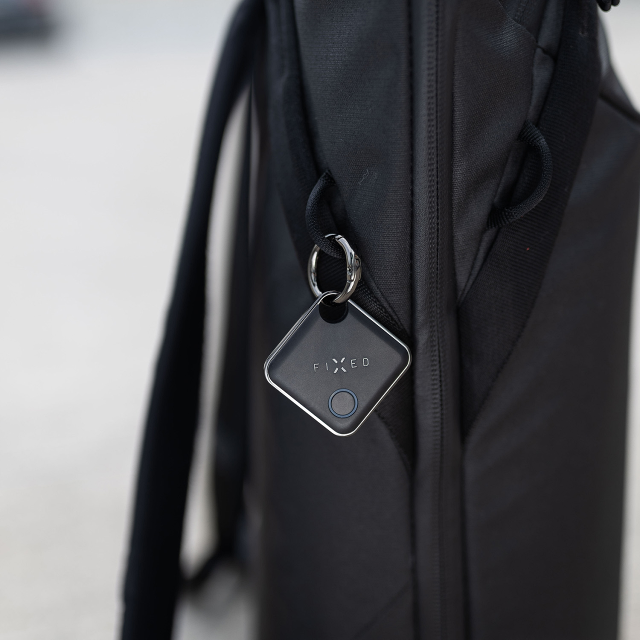 FIXED Smart tracker Tag s podporou Find My, černý