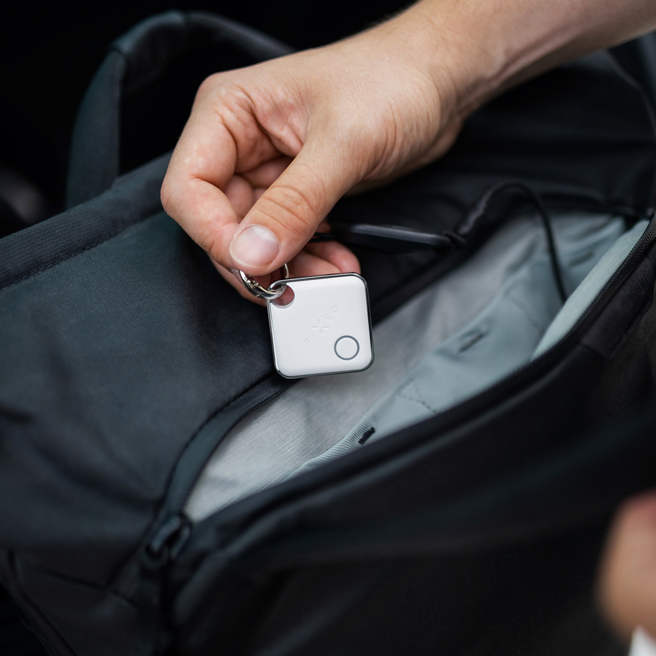 FIXED Smart tracker Tag s podporou Find My, bílý
