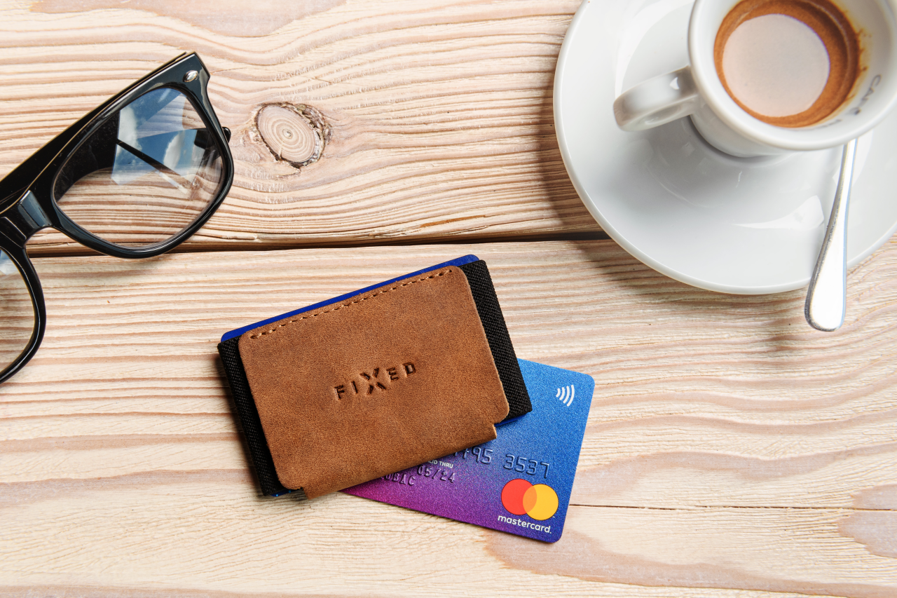 FIXED Kožená peněženka Tiny Wallet z pravé hovězí kůže, hnědá