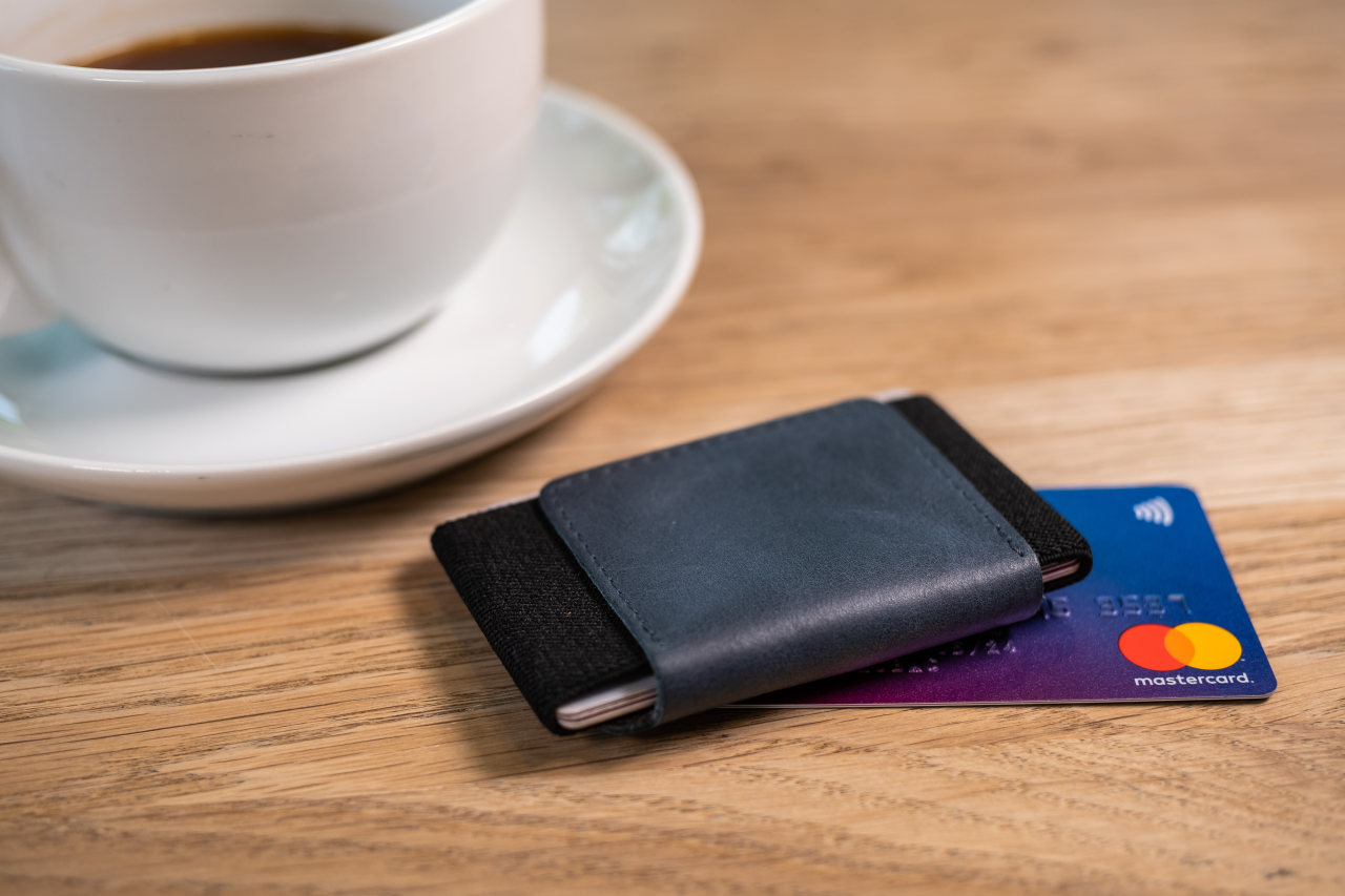 FIXED Kožená peněženka Tiny Wallet z pravé hovězí kůže, modrá
