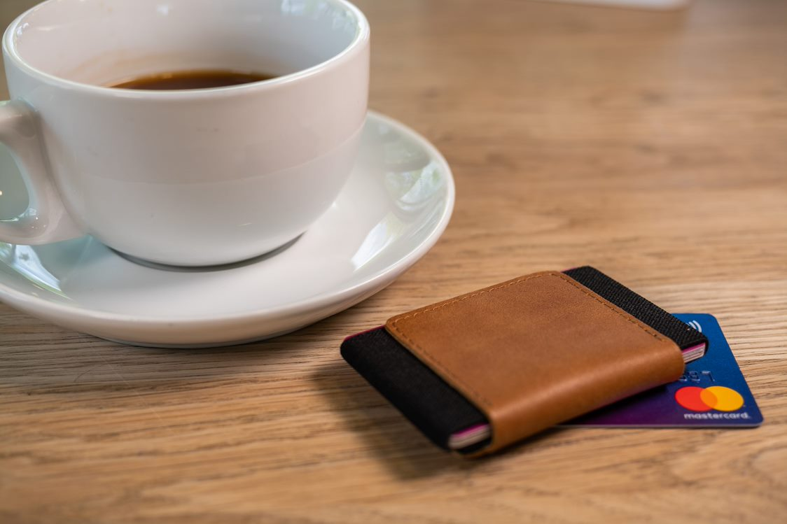 FIXED Kožená peněženka Tiny Wallet z pravé hovězí kůže, hnědá