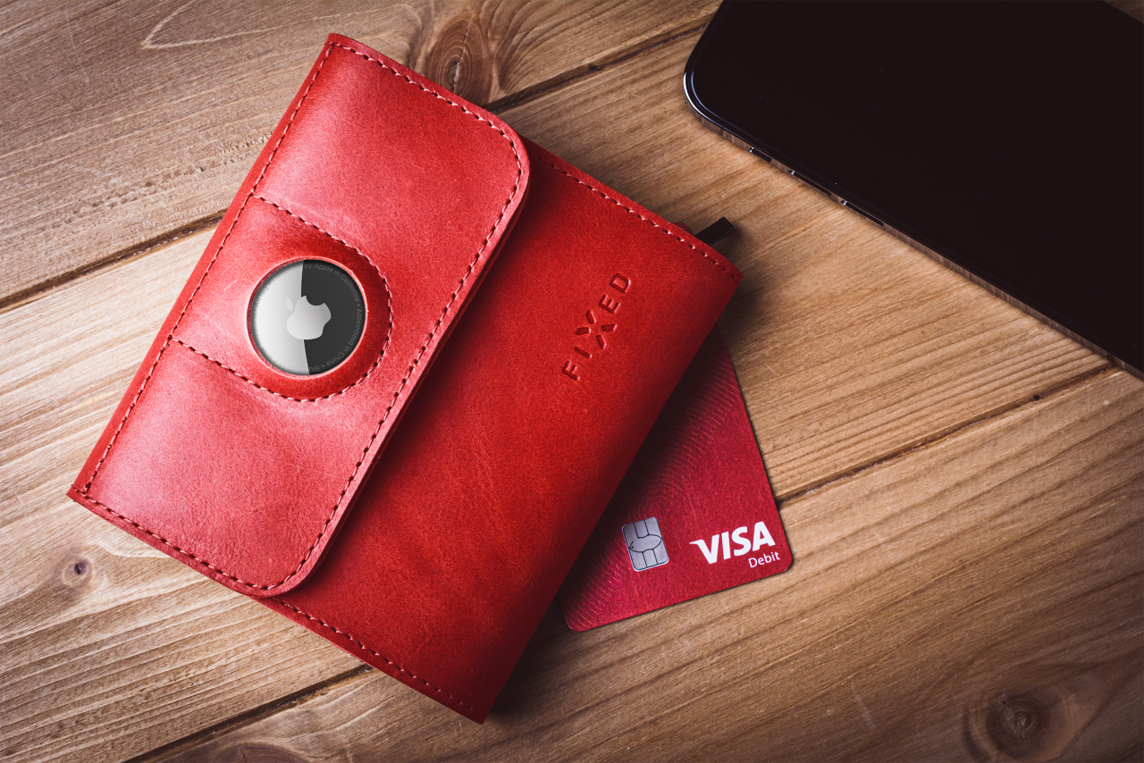 FIXED Kožená peněženka Classic Wallet for AirTag z pravé hovězí kůže, červená