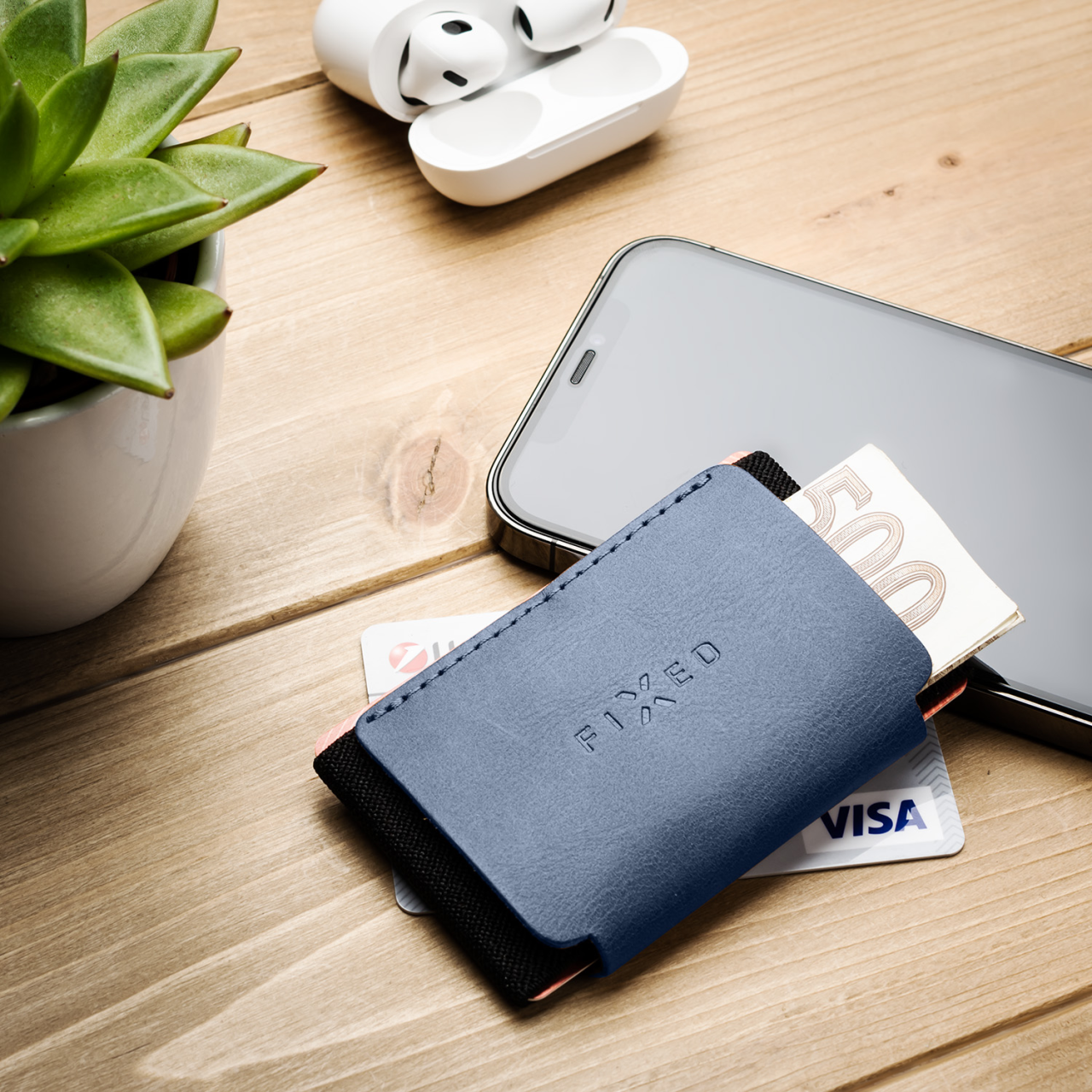 FIXED Kožená peněženka Tiny Wallet for AirTag z pravé hovězí kůže, modrá