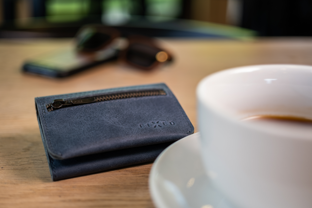 FIXED Kožená peněženka Tripple Wallet for AirTag z pravé hovězí kůže, modrá