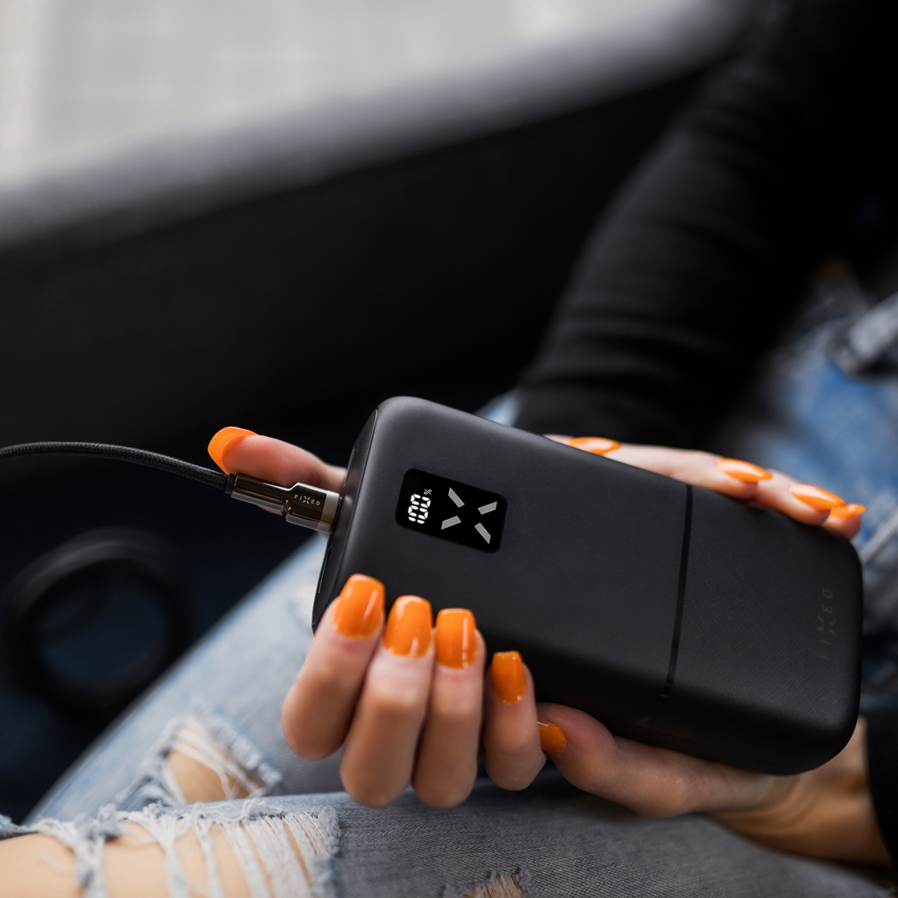 FIXED Powerbanka Zen 30 s LCD displejem a výstupem PD 20W, 30 000 mAh, černá