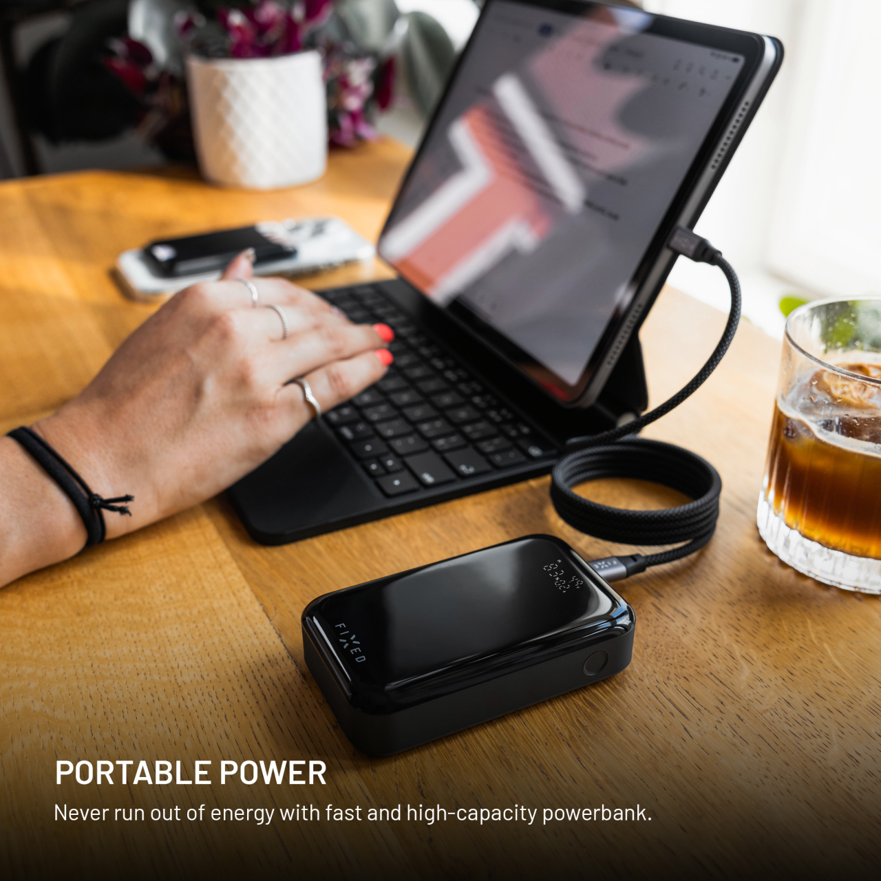 Powerbanka FIXED Zen 10 Pro s LCD displejem a výstupem 30W, 10 000 mAh, černá