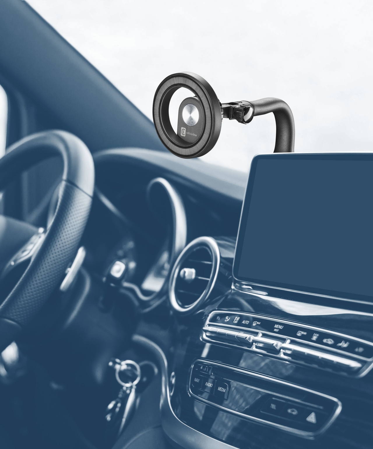 Univerzální držák Cellularline Mag Display k upevnění na displej automobilu s podporou MagSafe, černý
