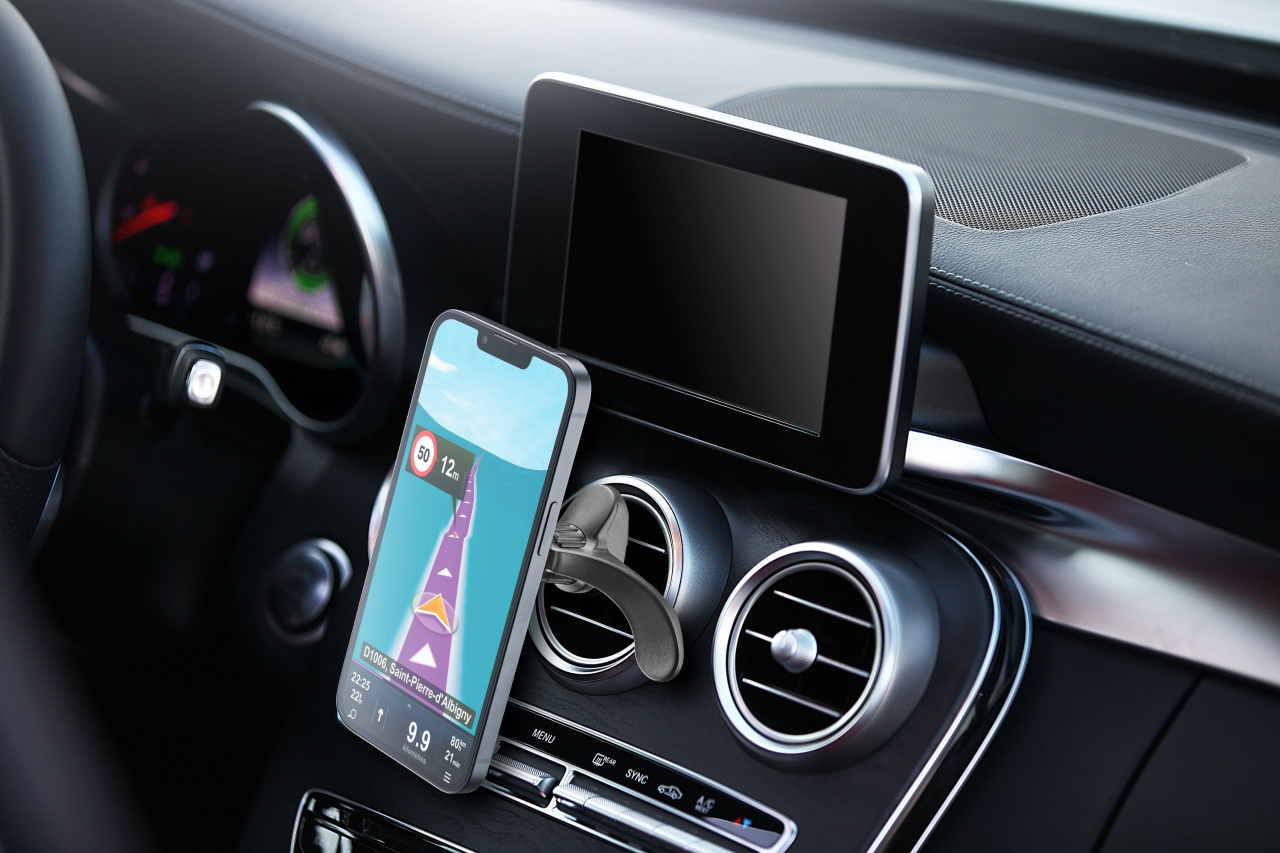 Magnetický držák Cellularline Touch Mag Air Vents s uchycením do mřížky ventilace a podporou MagSafe, černý