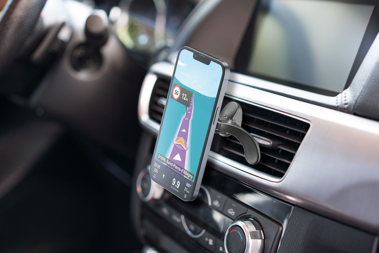 Magnetický držák Cellularline Touch Mag Air Vents s uchycením do mřížky ventilace a podporou MagSafe, černý