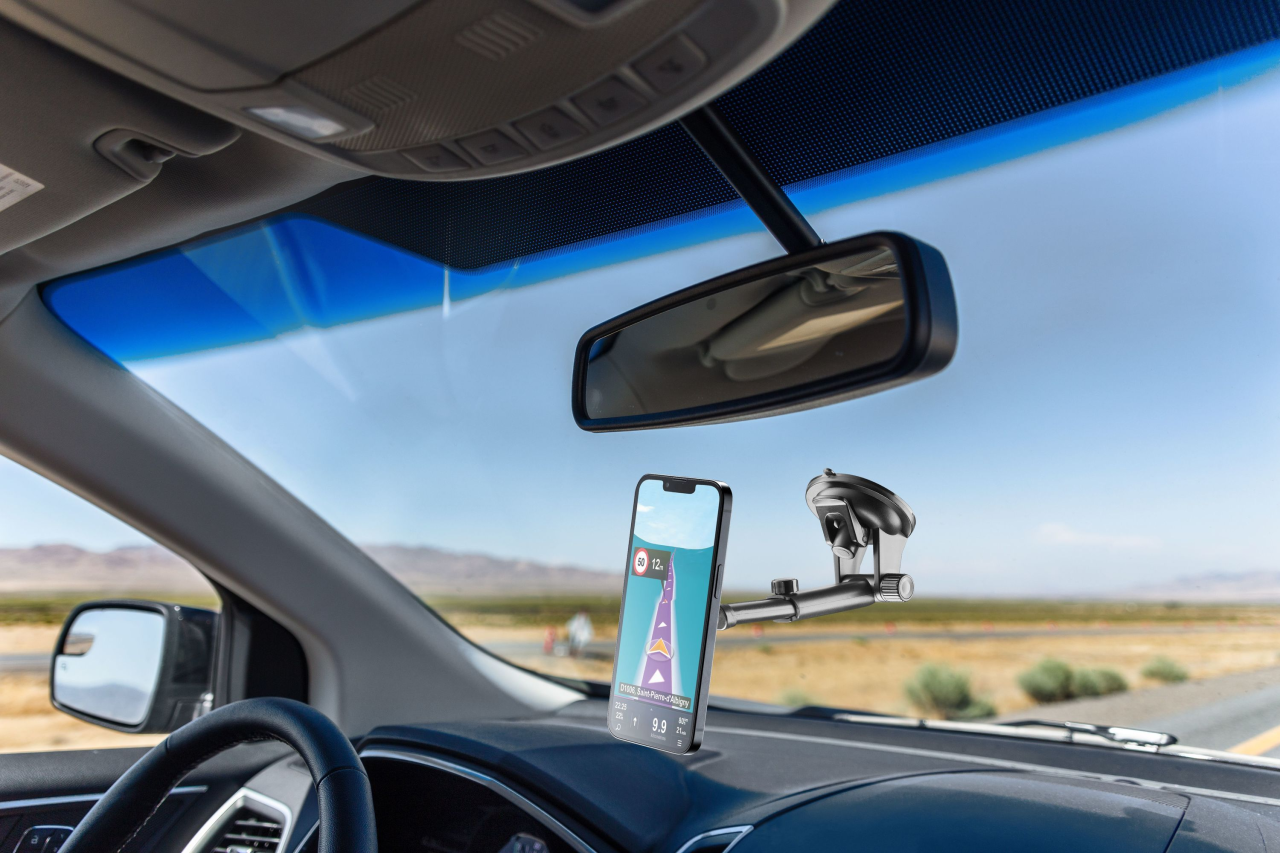 Magnetický držák Cellularline Touch Mag Suction Cup s přísavkou na sklo a podporou MagSafe, černý