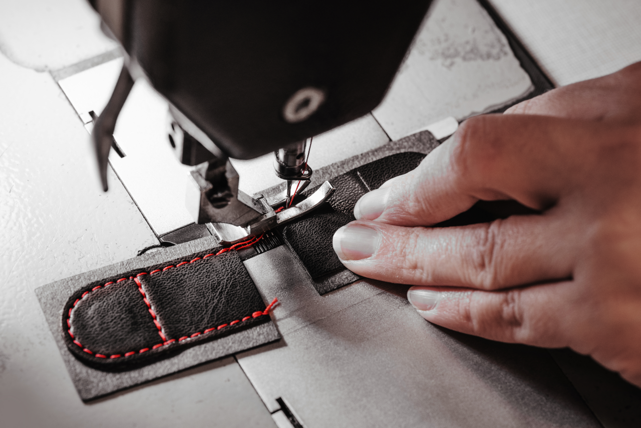 FIXED Pouzdro Sarif se zavíráním, PU kůže, velikost 6XL+, černé