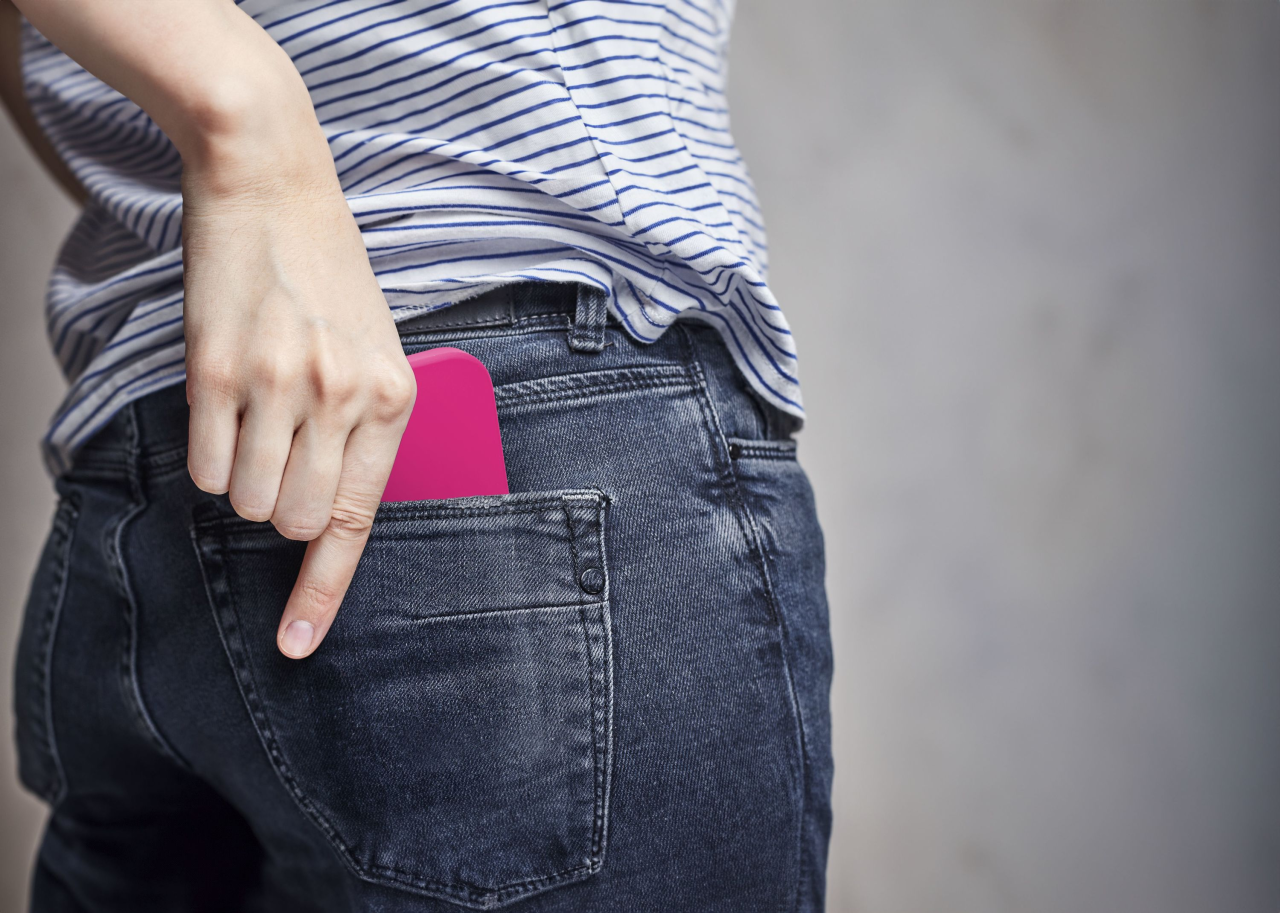 Ochranný silikonový kryt Cellularline Sensation Plus pro Apple iPhone 15 Pro Max, růžový